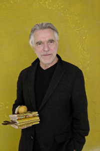 Alfred Bast mit Universal-Notizbüchern Alfred Bast mit Universal-Notizbüchern