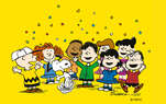 Peanuts Figuren auf gelbem Hintergrund, fröhlich und feiernd